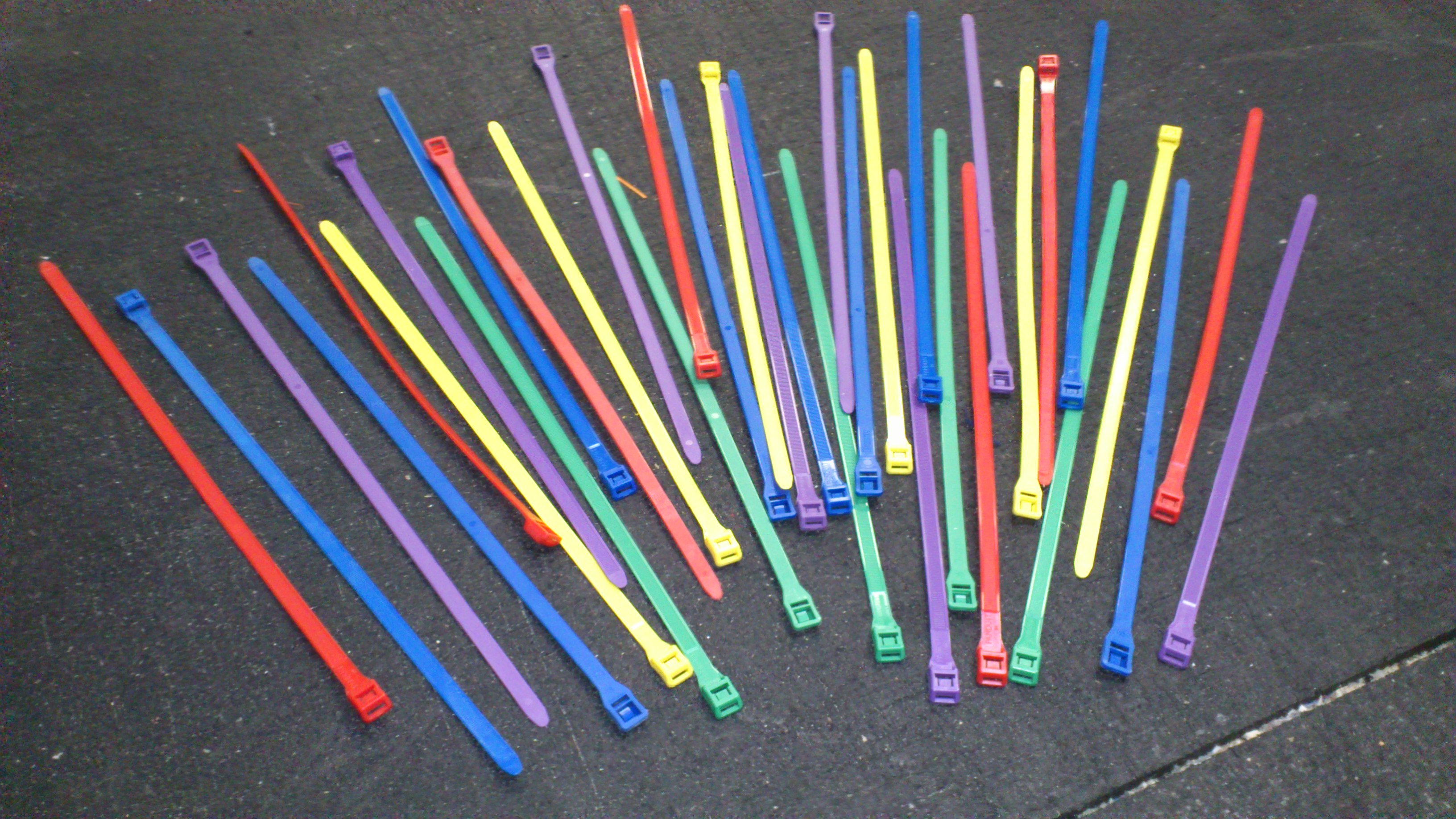 Collier de serrage 35,8cm - sachet de 100 (REF TUB-COLL.1) Collier de serrage 35,8cm - sachet de 100 (REF TUB-COLL.1)